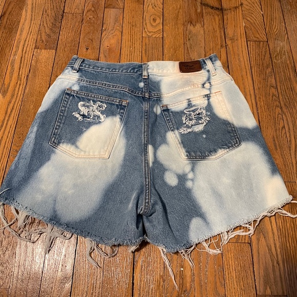 Vintage TyeDyed Distressed Cut Off Jean Shorts - Picture 4 of 4